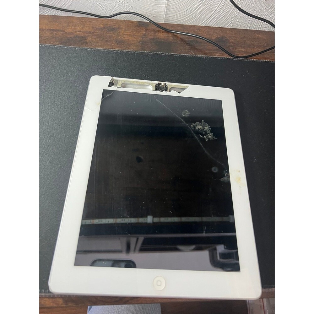 iPad I don't know what generation it is, it's for parts only, I don't have the c